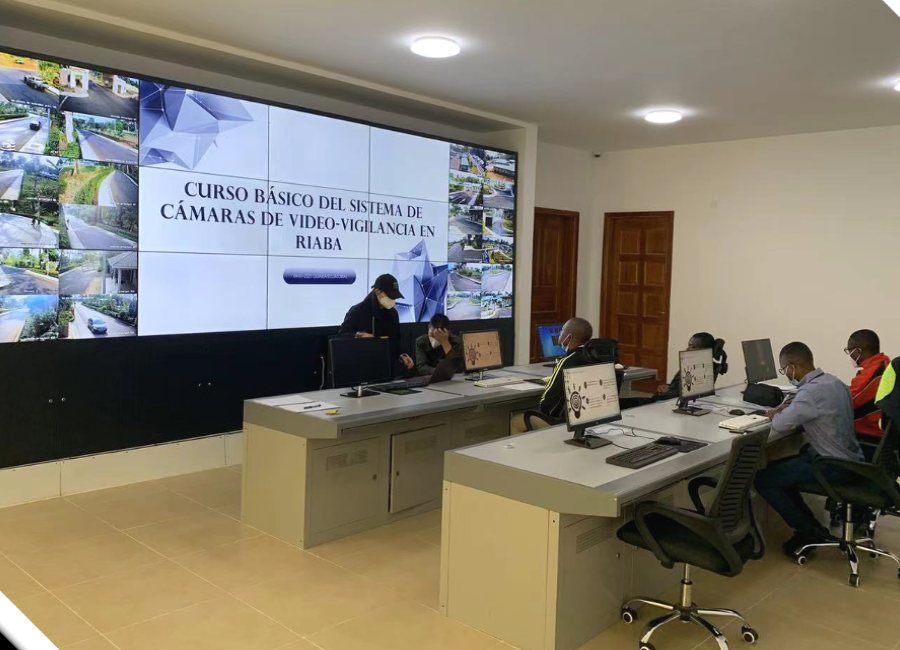 Equipo técnico durante una formación